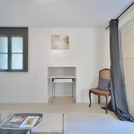 Studio In With Parking Αντίμπ